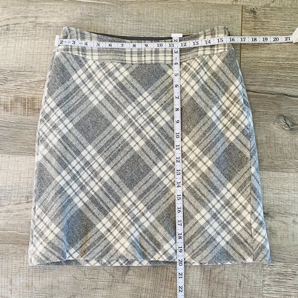 Talbots Gray & Cream Plaid Wool Blend A-Line Skirt (size 2P) - Picture 6 of 6